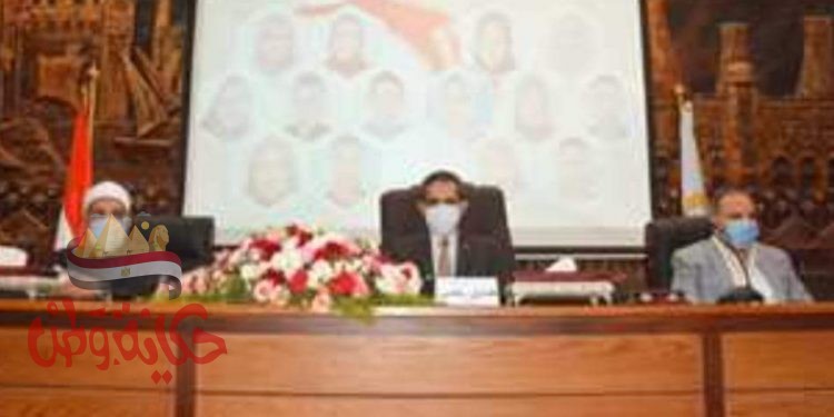 رحمى يناقش المشروعات الخدمية مع رؤساء الأحياء والمدن ومديري المديريات