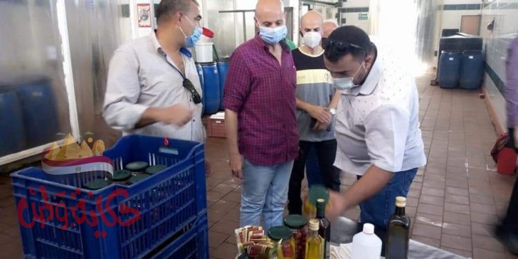 وكيل وزارة الصحة بالشرقية يداهم مصانع الأغذية المخالفة بالعاشر من رمضان