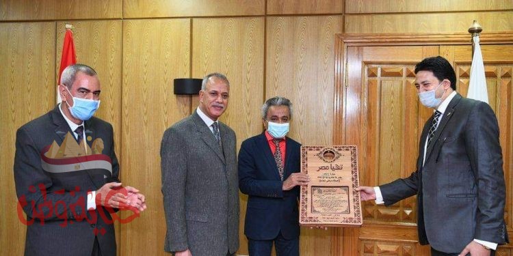سكرتير عام قنا يشهد تكريم أعضاء مبادرة أصدقاء مرضى الجذام