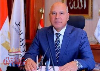 وزير النقل يتابع استئناف حركة شاحنات بضائع الترانزيت على الخط الملاحى ( سفاجا / ضبا )