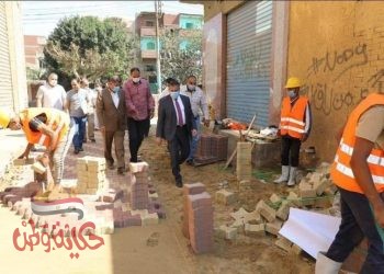 المحافظ بضرورة الالتزام بمعايير الجودة والمواصفات الفنية المحددة