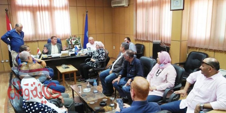 قيادات “الزراعة” و”البيئة” يتابعون منظومة جمع وتدوير قش الأرز فى البحيرة