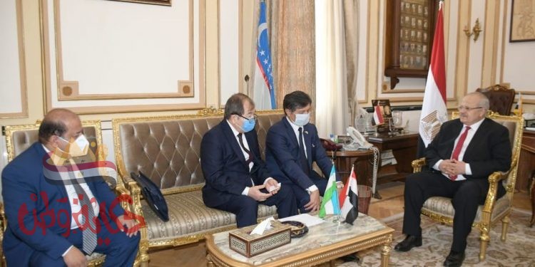 سفير أوزباكستان بجامعة القاهرة والخشت يناقش معه سبل التعاون العلمي والأكاديمي بين جامعة القاهرة والجامعات الأوزباكستانية