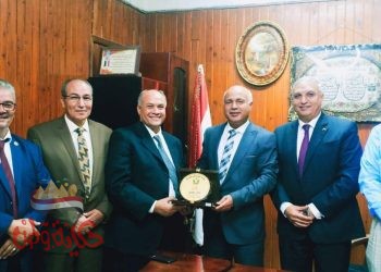 نقابة أطباء الأسنان تكرم وكيل وزارة الصحة بالغربيه