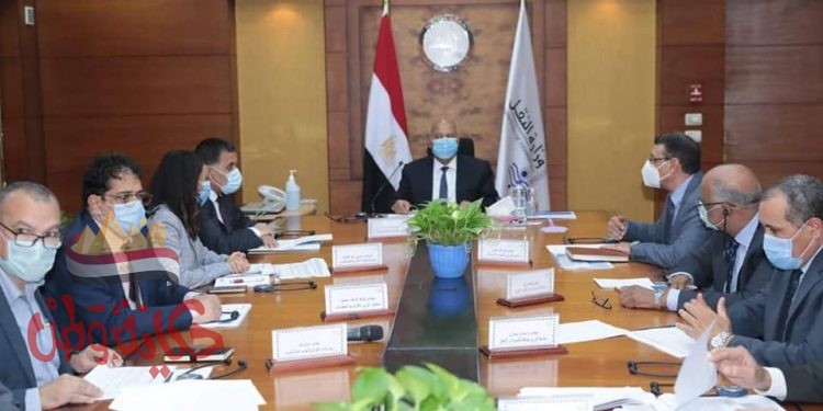 لقاء وزير النقل مع مسئولي البنك الدولي عبر تقنية الفيديو كونفرانس