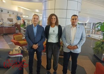 مساعد وزير الرياضة يستقبل ميار شريف بمطار القاهرة