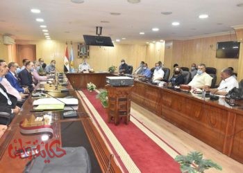 محافظ أسيوط يلتقى بعض أهالى قرى مركز ديروط لمناقشة احتياجات القرى وايجاد الحلول لها