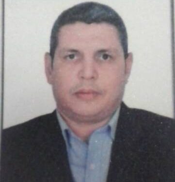 رئيس جامعة الفيوم يهنئ الدكتور هشام عزت لتولية عمادة المعهد السويسرى