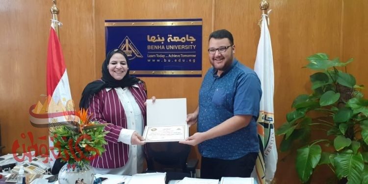 أمين عام جامعة بنها تكرم مندوب وزارة المالية