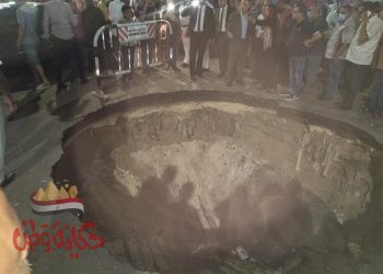  انهيار ارضي بشارع 45 الرئيسي يتسبب في تعطل حركة المرور ولا يوجد وفيات او اصابات