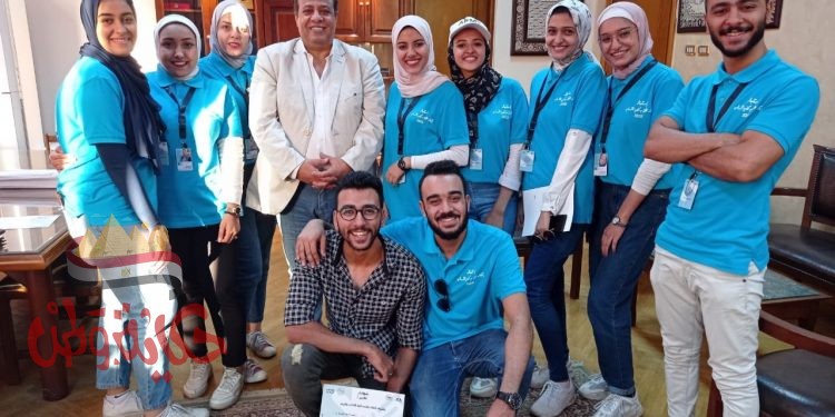 انتهاء أعمال تسجيل طلاب المرحلتين الأولى والثانية بآداب عين شمس وتكريم اتحاد الطلاب