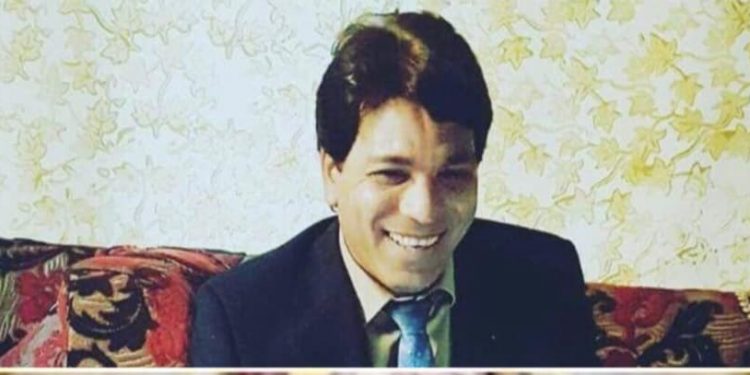 يتحدثُون عن الديمقراطية وهم جذور الإستبداد .