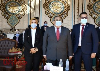 رئيس جامعة حلوان يرفع علم مصر خلال فعاليات حفل استقبال الطلاب الجدد والقدامى للعام الجامعي ٢٠٢٠ – ٢٠٢١