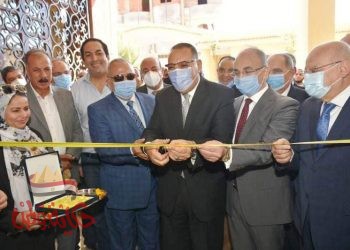 محافظ الشرقية ورئيس جامعة الزقازيق يفتتحان كلية الطب البشري بفاقوس