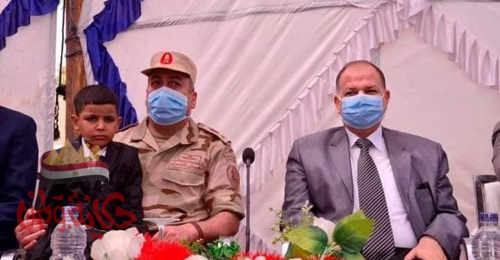 محافظ أسيوط وقائد المنطقة الجنوبية يكرمان نجل الشهيد “أحمد محمد علي”