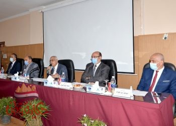 مجلس عمداء جامعة المنصورة يناقش سير العملية التعليمية والتعليم الهجين وتنفيذ الاجراءات الاحترازية