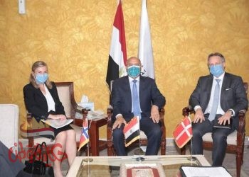 كامل الوزير يعقد اجتماعاً موسعاً مع سفيري الدنمارك والنرويج بالقاهرة لبحث التعاون في مجال النقل البحري