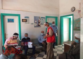 وكيل وزارة الصحة يتابع حالات مصابة بالكورونا في نقادة