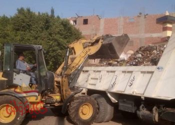 محافظ أسيوط : استمرار حملات تطهير الترع والمصارف .. ورفع وإزالة مخلفات الرى بالبداري