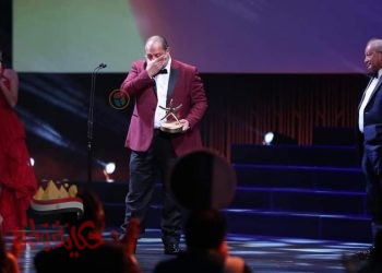 انهيار خالد الصاوي في البكاء خلال تكريمه في مهرجان الجونة