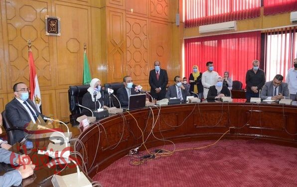 وزيرة التضامن الاجتماعي ومحافظ الاسماعيلية يفتتحان المركز الطبي بالقنطرة غرب