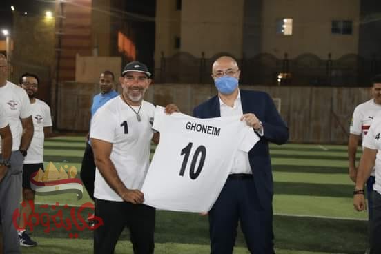 محافظ بني سويف يلتقي أعضاء نادي هوكس خلال رحلتهم السياحية