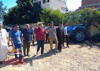 شريف هيكل يتفقد الحملة الميكانيكية للوحده المحليه لقرية الحدادى بسيدي سالم