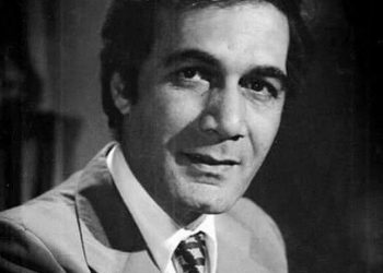 أحمد فلوكس يواسي صديقه عمرو محمود ياسين في وفاة والده