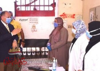 محافظ أسيوط يتفقد بعض مقار اللجان الانتخابية بحي شرق وغرب وسط ويشيد بمشاركة المرأة وكبار السن