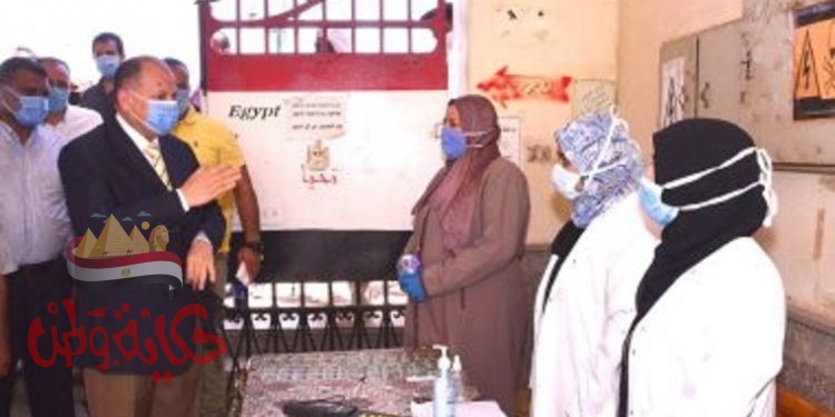 محافظ أسيوط يتفقد بعض مقار اللجان الانتخابية بحي شرق وغرب وسط ويشيد بمشاركة المرأة وكبار السن