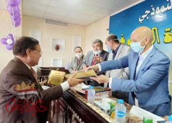 وكيل وزارة الصحة بالشرقية يتفقد مستشفيات حميات فاقوس وفاقوس النموذجي ويكرم عدد من الأطباء