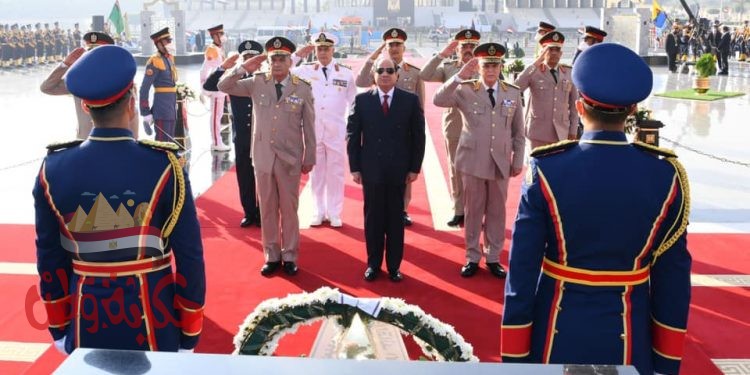 السيد الرئيس يضع اكليل من الزهور علي قبر الرئيس الراحل انور السادات