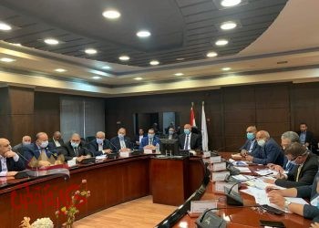 “كامل الوزير” يترأس إجتماع اللجنة الخاصة بنقل المرافق المتعارضة مع أعمال تطوير الطريق الدائري حول القاهرة الكبري