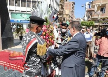 محافـظ المنوفية يضع إكليل الزهور على النصب التذكارى إحتفالا بذكرى إنتصارات أكتوبر