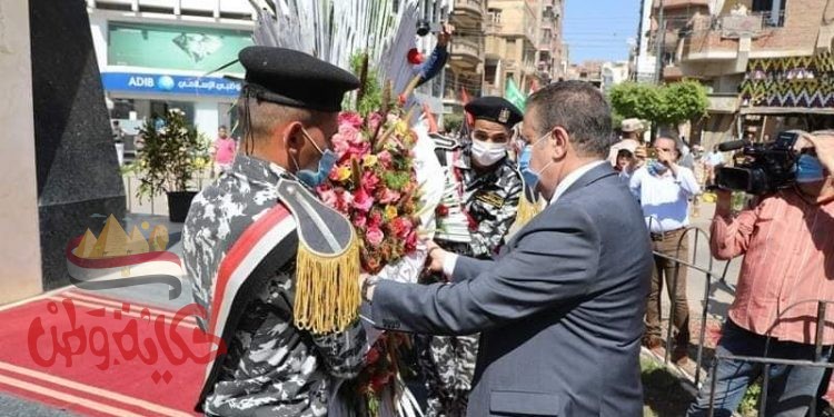 محافـظ المنوفية يضع إكليل الزهور على النصب التذكارى إحتفالا بذكرى إنتصارات أكتوبر