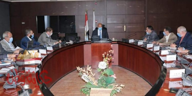 وزير النقل يتابع مع وفد شركة سيمنز العالمية مشروع تحديث نظم الإشارات