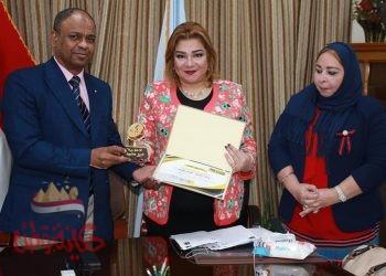  القومي للبُحوث والمؤسسة المصـرية العربية للإسـتثمار والإبتكار والتنمية الصِناعية يُكرّمان الإعلامية ” عبير محمود “