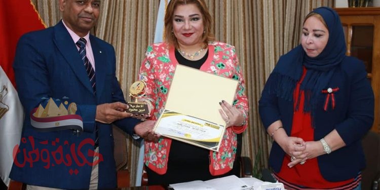 القومي للبُحوث والمؤسسة المصـرية العربية للإسـتثمار والإبتكار والتنمية الصِناعية يُكرّمان الإعلامية ” عبير محمود “