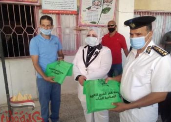  تعليم كفرالشيخ توزع الكتب المدرسية  علي الطالبات وسط إجراءات احترازية مشددة