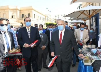رئيس جامعة القاهرة يفتتح المعرض الدائم للأنشطة الطلابية التي تقدمها إدارات رعاية الشباب بالجامعة