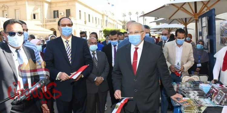 رئيس جامعة القاهرة يفتتح المعرض الدائم للأنشطة الطلابية التي تقدمها إدارات رعاية الشباب بالجامعة