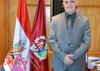 رئيس جامعة الفيوم يهنئ أعضاء هيئة التدريس والهيئة المعاونة والعاملين بالعام الجامعي الجديد 2021/2020