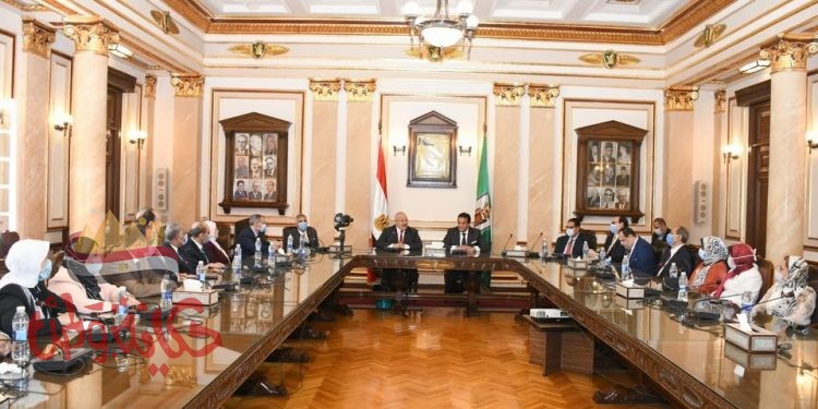 وزير التعليم العالي يشيد بالمنصة التعليمية الذكية لجامعة القاهرة