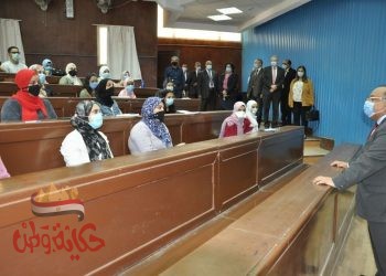 رئيس جامعة حلوان يجرى جولة تفقدية لمتابعة انتظام الدراسة وتطبيق الإجراءات الاحترازية