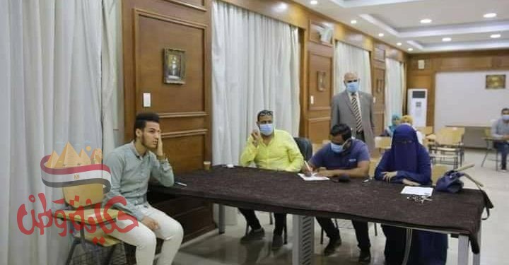 رئيس جامعة الأقصر يتفقد كلية الألسن لمتابعة إجراءات الكشف الطبي للطلاب الجدد