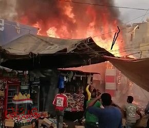 عاجل .. ماس كهربائي يتسبب فى إحراق  أكشاك الملابس  بمحطه مصر