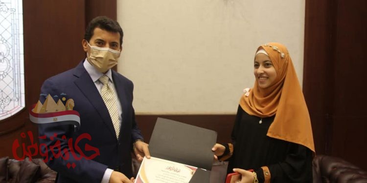 وزير الشباب والرياضة يكرم ايمان عرب والزهراء حلمي الحائزتان على جوائز عالمية