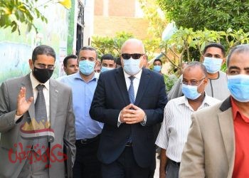 محافظ قنا يتابع انتظام العملية الإنتخابية فى ثانى ايام التصويت