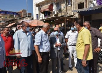 محافظ بورسعيد يتفقد سوق العصر الجديد بحي العرب