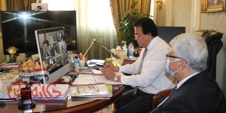 وزير التعليم العالى يلتقى عددًا من العلماء المصريين بالجامعات اليابانية عبر الفيديو كونفرانس